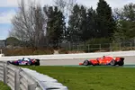 Foto zur News: Brendon Hartley (Toro Rosso) und Kimi Räikkönen (Ferrari)