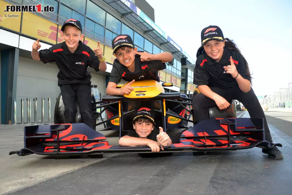 Foto zur News: Grid-Kids: Sie lösen 2018 die Grid-Girls ab