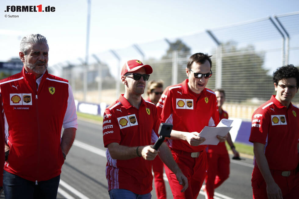 Foto zur News: Sebastian Vettel (Ferrari) und Maurizio Arrivabene (Ferrari)