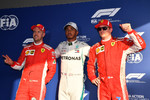 Foto zur News: Sebastian Vettel (Ferrari), Lewis Hamilton (Mercedes) und Kimi Räikkönen (Ferrari)