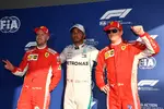 Foto zur News: Sebastian Vettel (Ferrari), Lewis Hamilton (Mercedes) und Kimi Räikkönen (Ferrari)