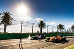 Foto zur News: Charles Leclerc (Sauber) und Stoffel Vandoorne (McLaren)