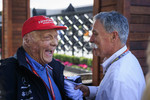 Foto zur News: Niki Lauda und Chase Carey
