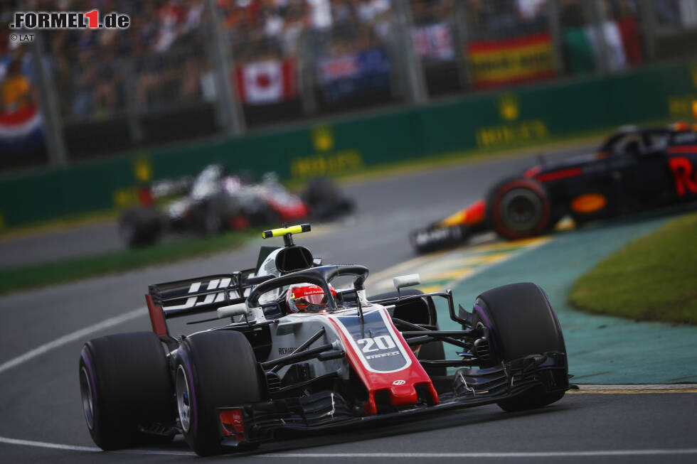 Foto zur News: Kevin Magnussen (Haas) und Max Verstappen (Red Bull)