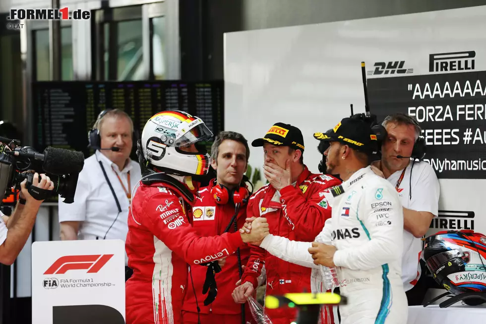 Foto zur News: Sebastian Vettel (Ferrari), Lewis Hamilton (Mercedes) und Kimi Räikkönen (Ferrari)