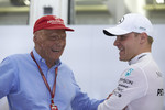 Foto zur News: Niki Lauda und Valtteri Bottas (Mercedes)