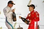 Foto zur News: Valtteri Bottas (Mercedes) und Sebastian Vettel (Ferrari)