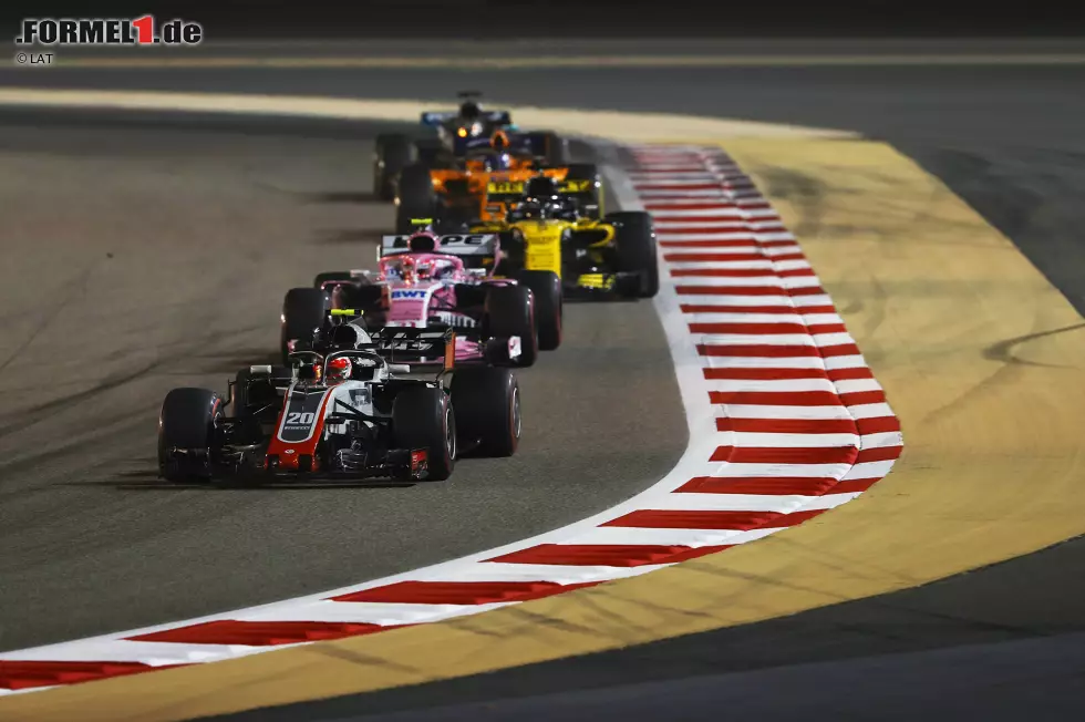 Kevin Magnussen (Haas), Sergio Perez (Force India), Nico Hülkenberg (Renault), Fernando Alonso (McLaren) und Lewis Hamilton (Mercedes) Foto zur News: Kevin Magnussen (Haas), Sergio Perez (Force India), Nico Hülkenberg (Renault), Fernando Alonso (McLaren) und Lewis Hamilton (Mercedes)