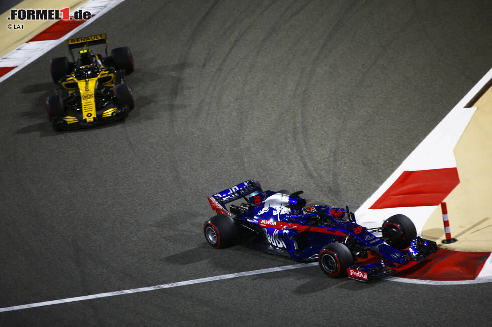 Foto zur News: Brendon Hartley (Toro Rosso) und Carlos Sainz (Renault)