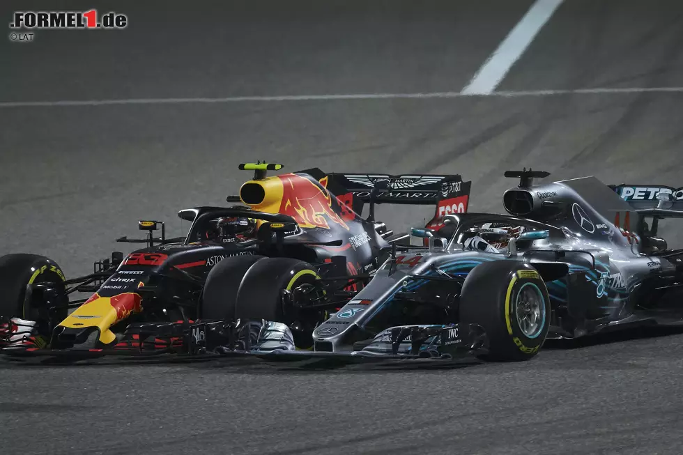 Foto zur News: Lewis Hamilton (Mercedes) und Max Verstappen (Red Bull)