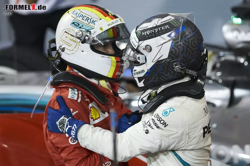 Foto zur News: Valtteri Bottas (Mercedes) und Sebastian Vettel (Ferrari)