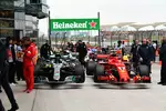 Foto zur News: Valtteri Bottas (Mercedes) und Sebastian Vettel (Ferrari)