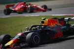 Foto zur News: Max Verstappen (Red Bull) und Kimi Räikkönen (Ferrari)