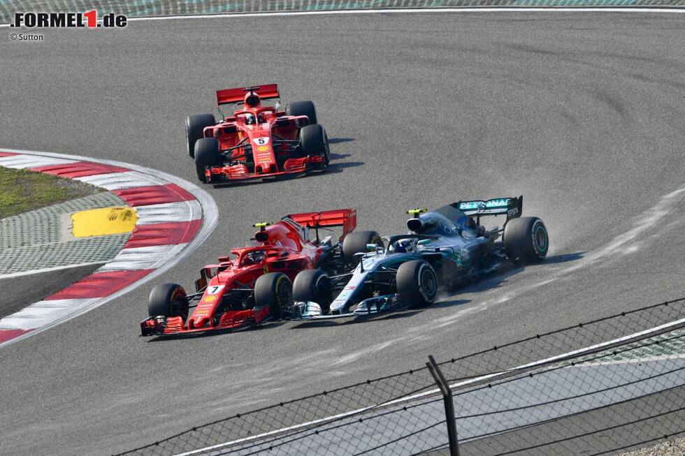 Foto zur News: Kimi Räikkönen (Ferrari) und Valtteri Bottas (Mercedes)