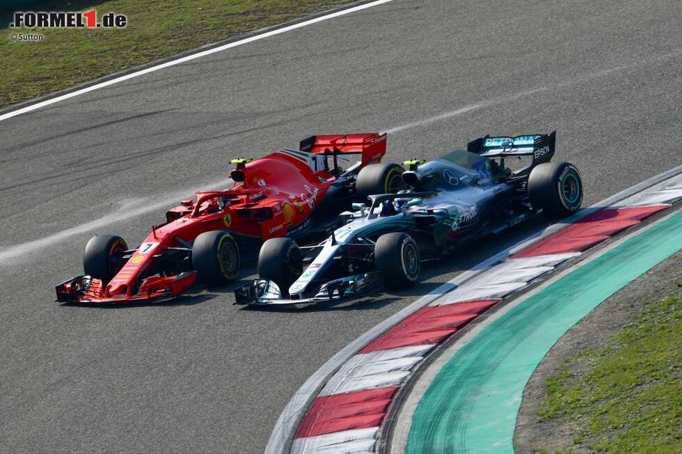 Foto zur News: Kimi Räikkönen (Ferrari) und Valtteri Bottas (Mercedes)