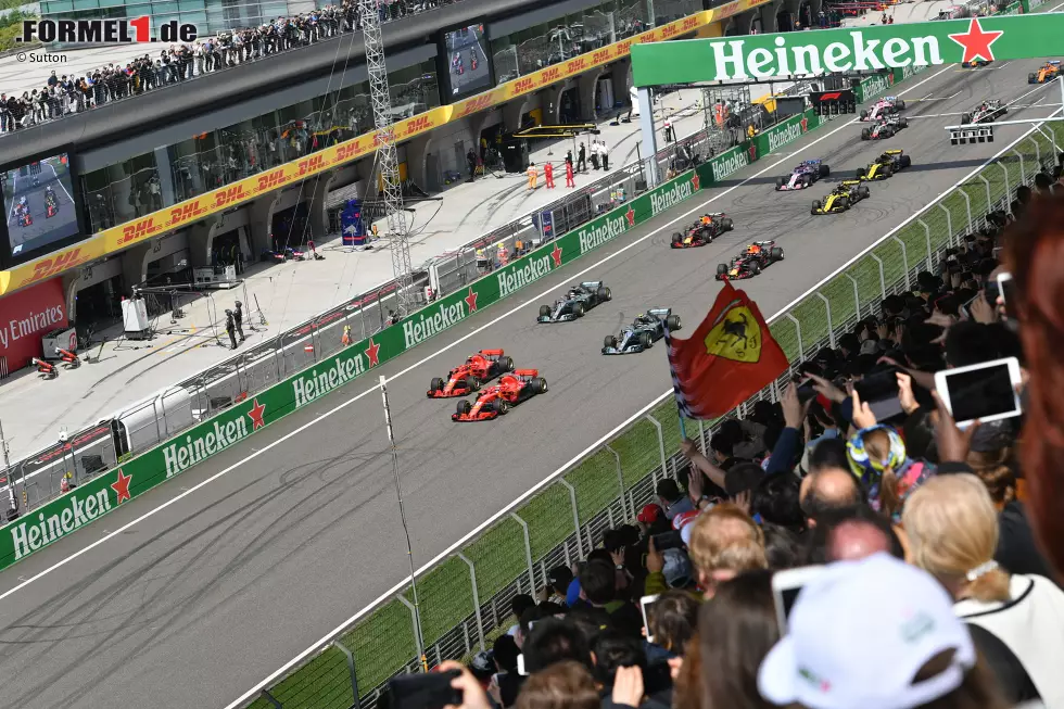 Foto zur News: Sebastian Vettel (Ferrari) und Kimi Räikkönen (Ferrari)