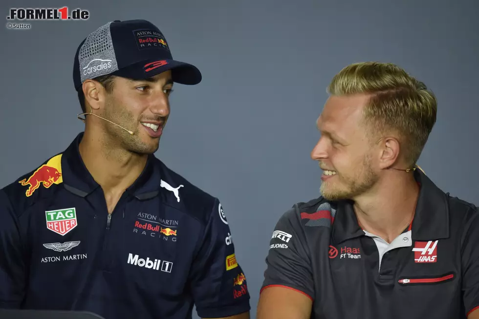 Foto zur News: Daniel Ricciardo (Red Bull) und Kevin Magnussen (Haas)