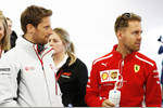 Foto zur News: Romain Grosjean (Haas) und Sebastian Vettel (Ferrari)