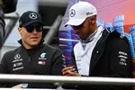 Foto zur News: Valtteri Bottas (Mercedes) und Lewis Hamilton (Mercedes)