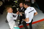 Foto zur News: Valtteri Bottas (Mercedes) und Toto Wolff