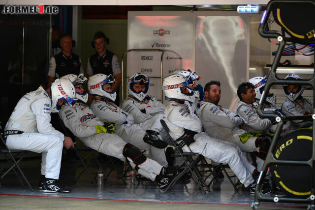 Foto zur News: Formel-1-Live-Ticker: Alonso jubelt über Schumacher
