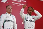 Foto zur News: Lewis Hamilton (Mercedes) und Valtteri Bottas (Mercedes)