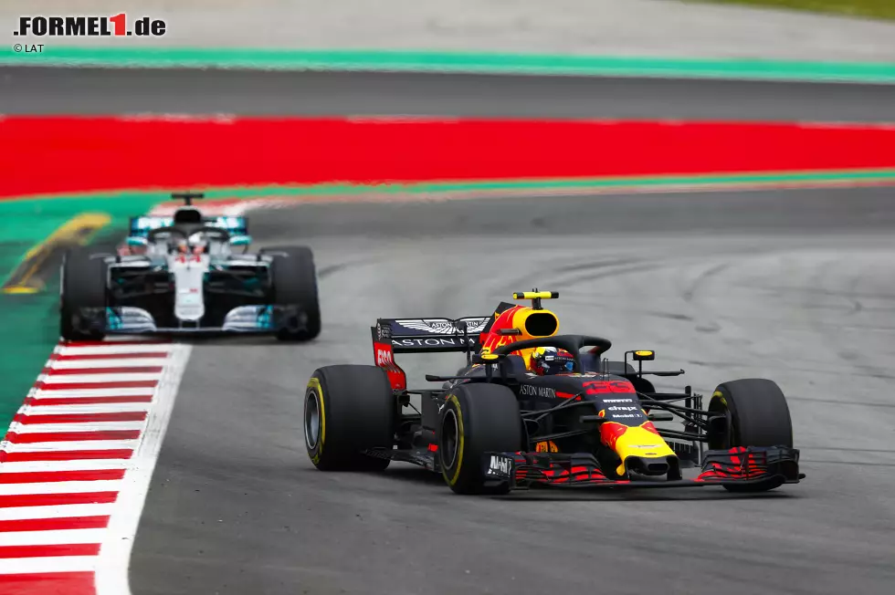 Foto zur News: Max Verstappen (Red Bull) und Lewis Hamilton (Mercedes)