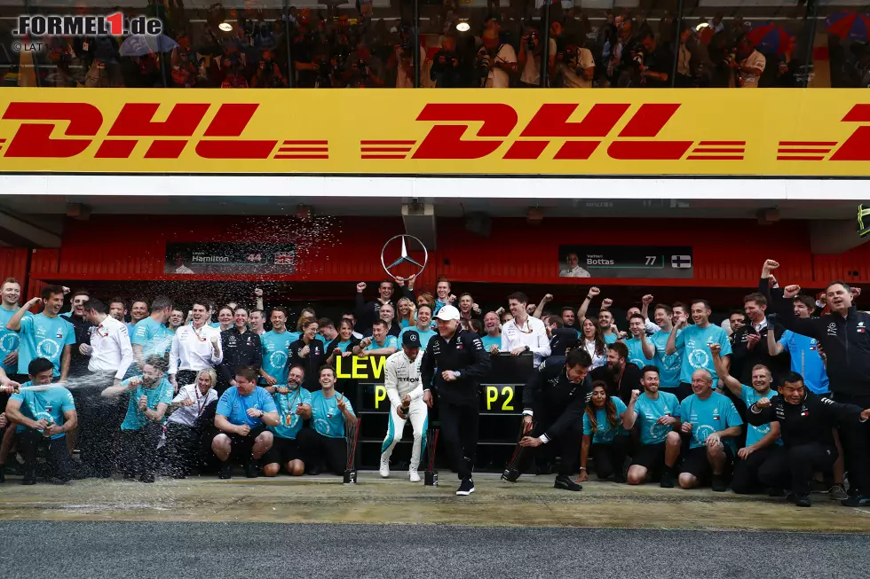 Foto zur News: Lewis Hamilton (Mercedes), Valtteri Bottas (Mercedes) und Toto Wolff