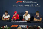 Foto zur News: Charles Leclerc (Sauber), Sebastian Vettel (Ferrari), Lewis Hamilton (Mercedes) und Romain Grosjean (Haas)