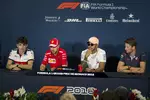 Foto zur News: Charles Leclerc (Sauber), Sebastian Vettel (Ferrari), Lewis Hamilton (Mercedes) und Romain Grosjean (Haas)