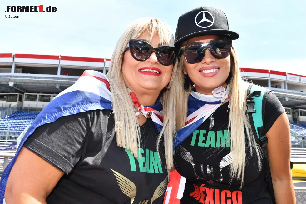 Foto zur News: Fans von Lewis Hamilton (Mercedes)