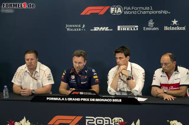 Foto zur News: Zak Brown, Christian Horner und Toto Wolff