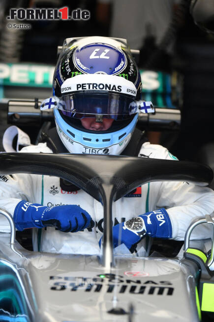 Foto zur News: Valtteri Bottas (Mercedes) im Helmdesign von Mika Häkkinen