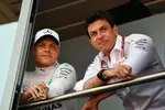 Foto zur News: Valtteri Bottas (Mercedes) und Toto Wolff