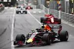 Foto zur News: Daniel Ricciardo (Red Bull), Sebastian Vettel (Ferrari), Lewis Hamilton (Mercedes) und Valtteri Bottas (Mercedes)