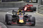 Foto zur News: Daniel Ricciardo (Red Bull) und Sebastian Vettel (Ferrari)