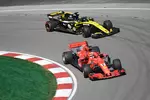 Foto zur News: Sebastian Vettel (Ferrari) und Nico Hülkenberg (Renault)