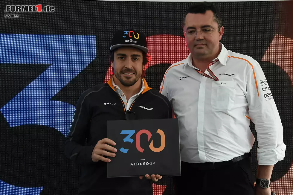 Foto zur News: Fernando Alonso (McLaren) und Eric Boullier