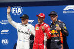 Foto zur News: Sebastian Vettel (Ferrari), Valtteri Bottas (Mercedes) und Max Verstappen (Red Bull)