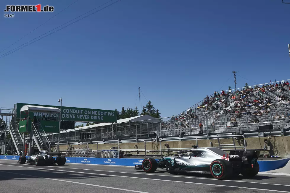 Foto zur News: Valtteri Bottas (Mercedes) und Lewis Hamilton (Mercedes)