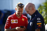 Foto zur News: Sebastian Vettel (Ferrari) und Adrian Newey