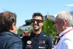 Foto zur News: Daniel Ricciardo (Red Bull) und Helmut Marko