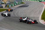 Foto zur News: Romain Grosjean (Haas), Marcus Ericsson (Sauber) und Stoffel Vandoorne (McLaren)