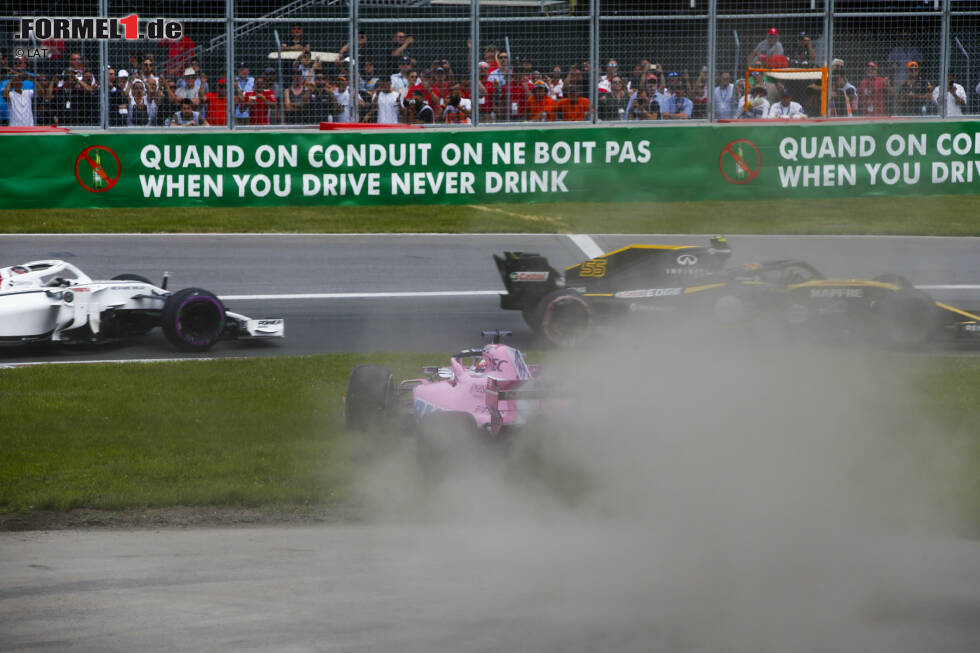 Foto zur News: Sergio Perez (Force India) und Carlos Sainz (Renault)