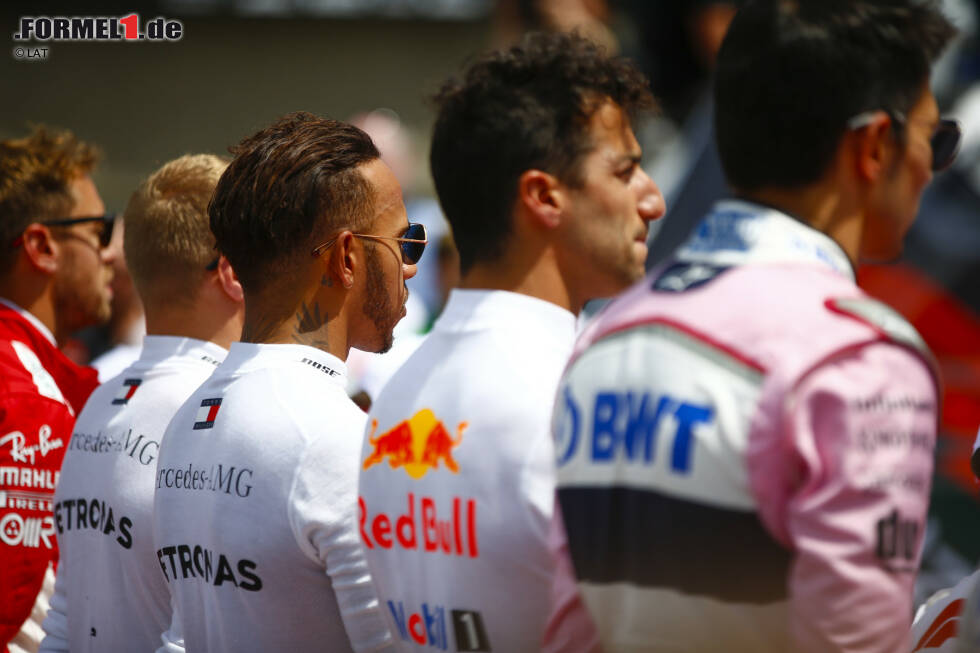 Foto zur News: Valtteri Bottas (Mercedes), Lewis Hamilton (Mercedes), Daniel Ricciardo (Red Bull) und Esteban Ocon (Force India)