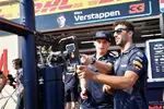 Foto zur News: Max Verstappen (Red Bull) und Daniel Ricciardo (Red Bull)