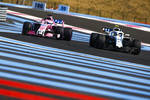 Foto zur News: Sergei Sirotkin (Williams) und Sergio Perez (Force India)