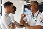 Foto zur News: Stoffel Vandoorne (McLaren) und Gil de Ferran
