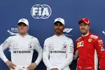 Foto zur News: Valtteri Bottas (Mercedes), Lewis Hamilton (Mercedes) und Sebastian Vettel (Ferrari)