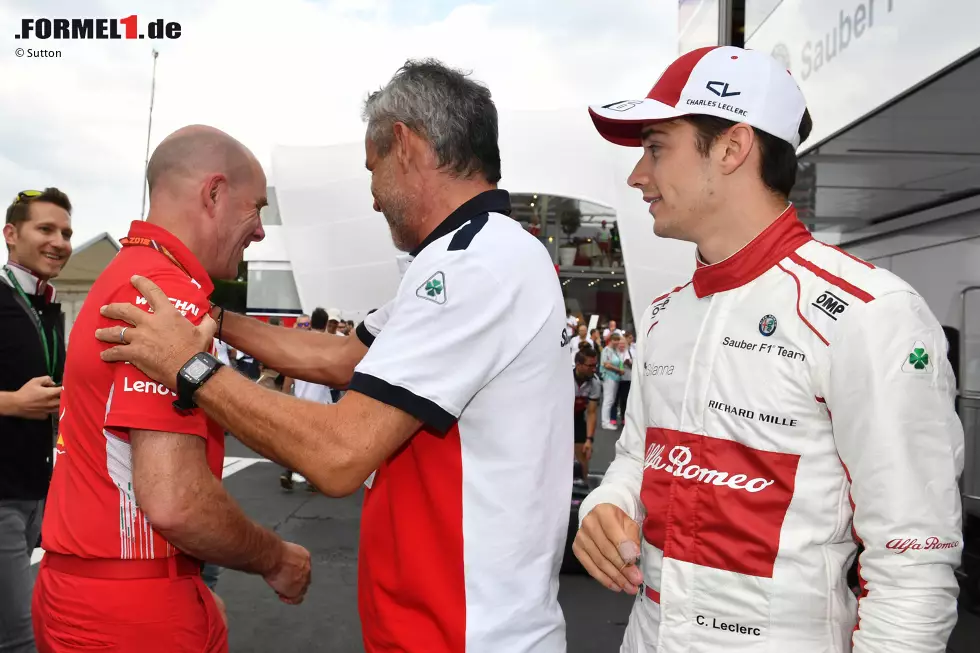 Foto zur News: Charles Leclerc (Sauber), Jock Clear und Beat Zehnder